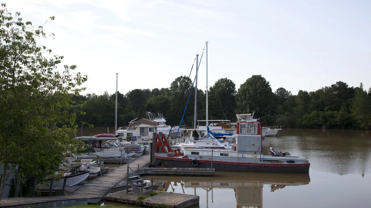 The Great Loop - Cruising boats at the Tom Bevill Lock and Dam marina on the Tennessee-Tombigbee Waterway, Alabama