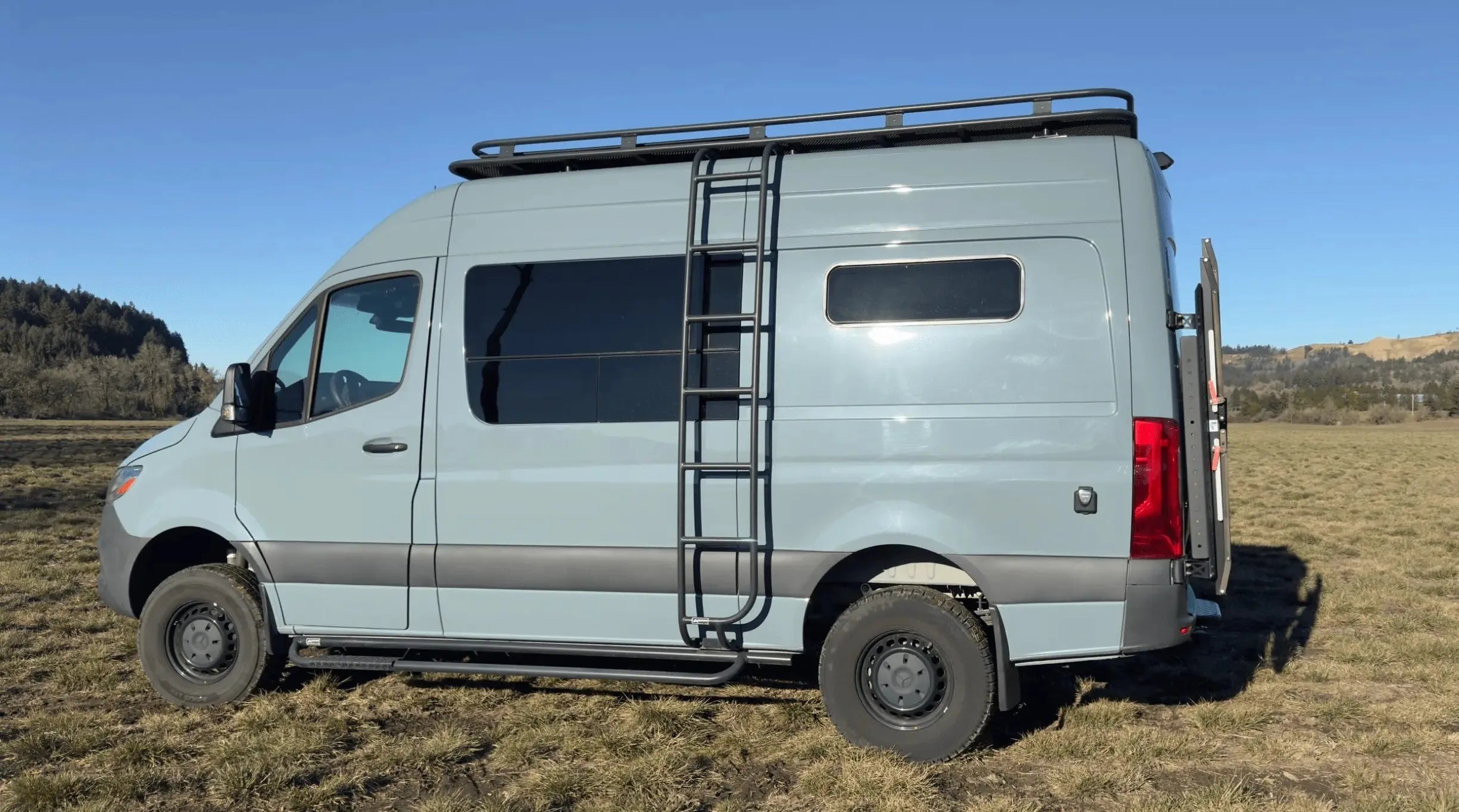 Mercedes-Sprinter-vs-Ford-Transit-Which-Van-is-Right-for-You The Vansmith