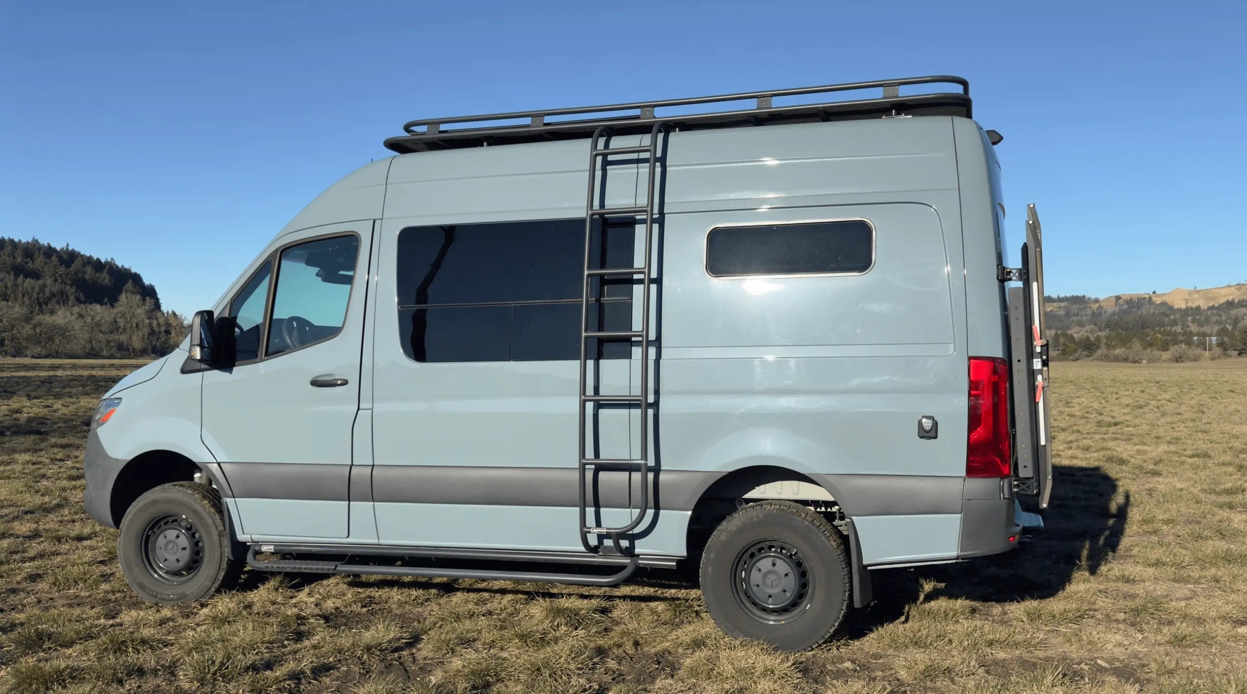 Mercedes-Sprinter-vs-Ford-Transit-Which-Van-is-Right-for-You The Vansmith