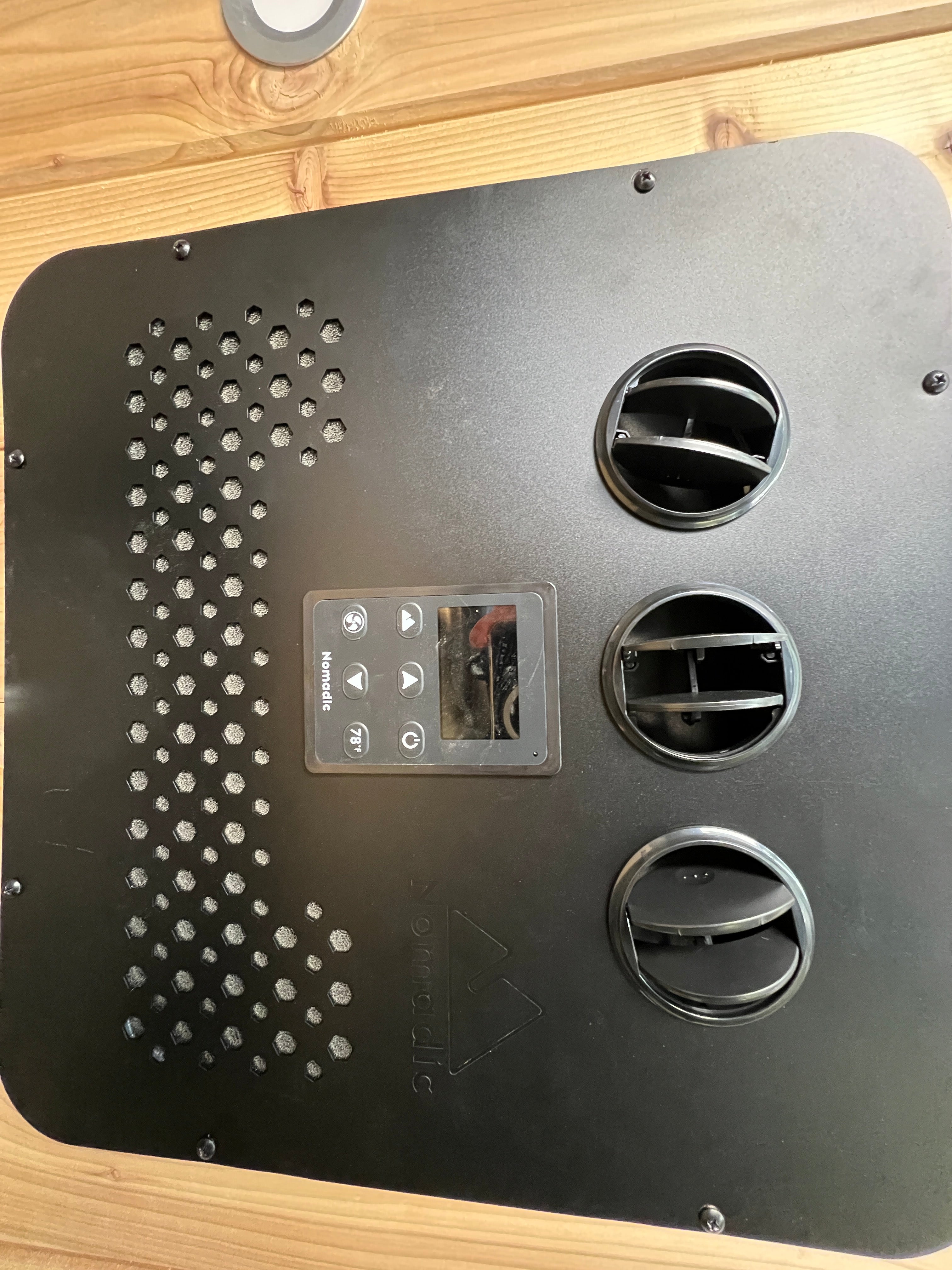 Nomadic dual 48V rooftop A/C control panel