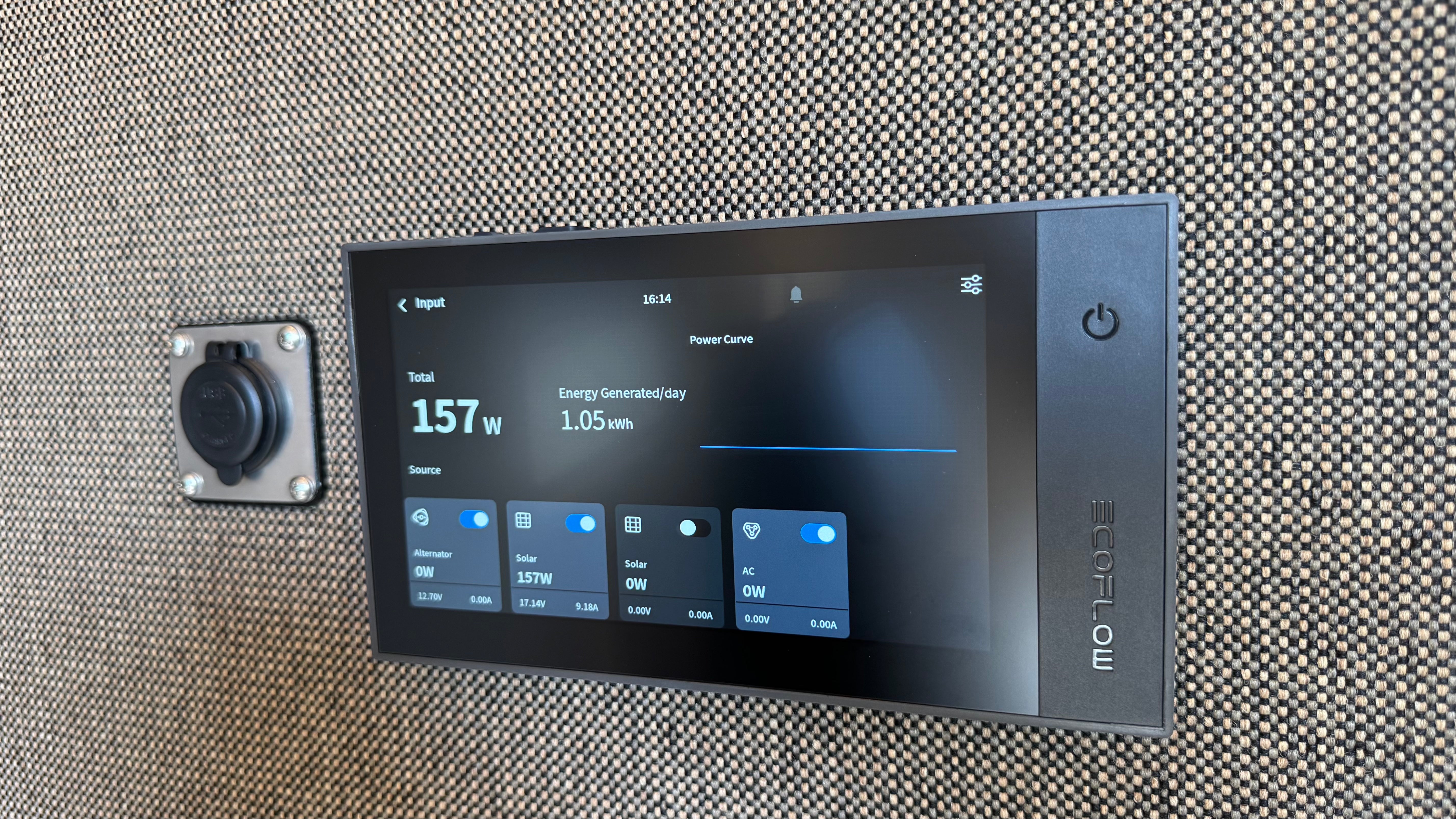 EcoFlow control screen showing live power generation