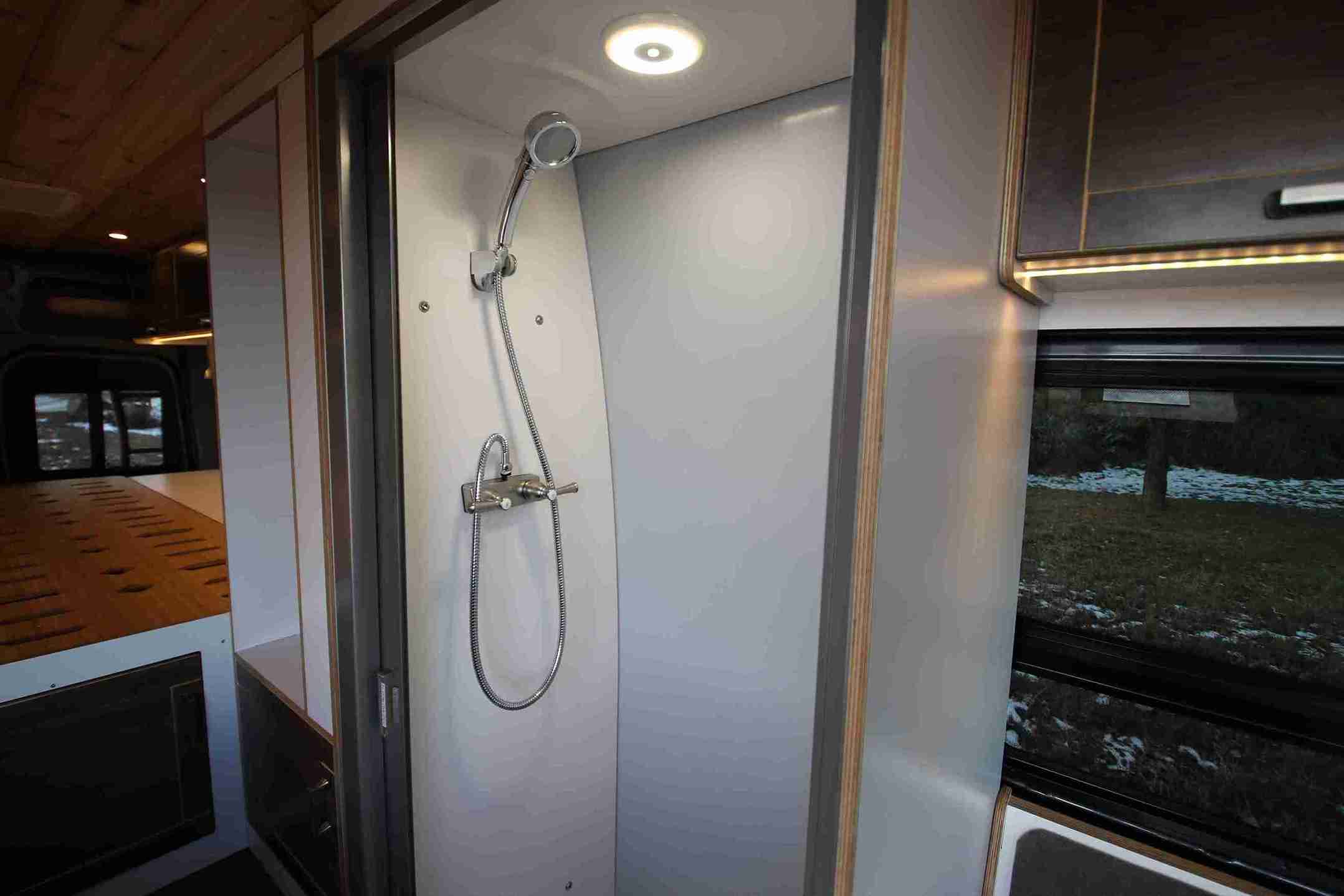 FAMILY XLS van enclosed Shower.