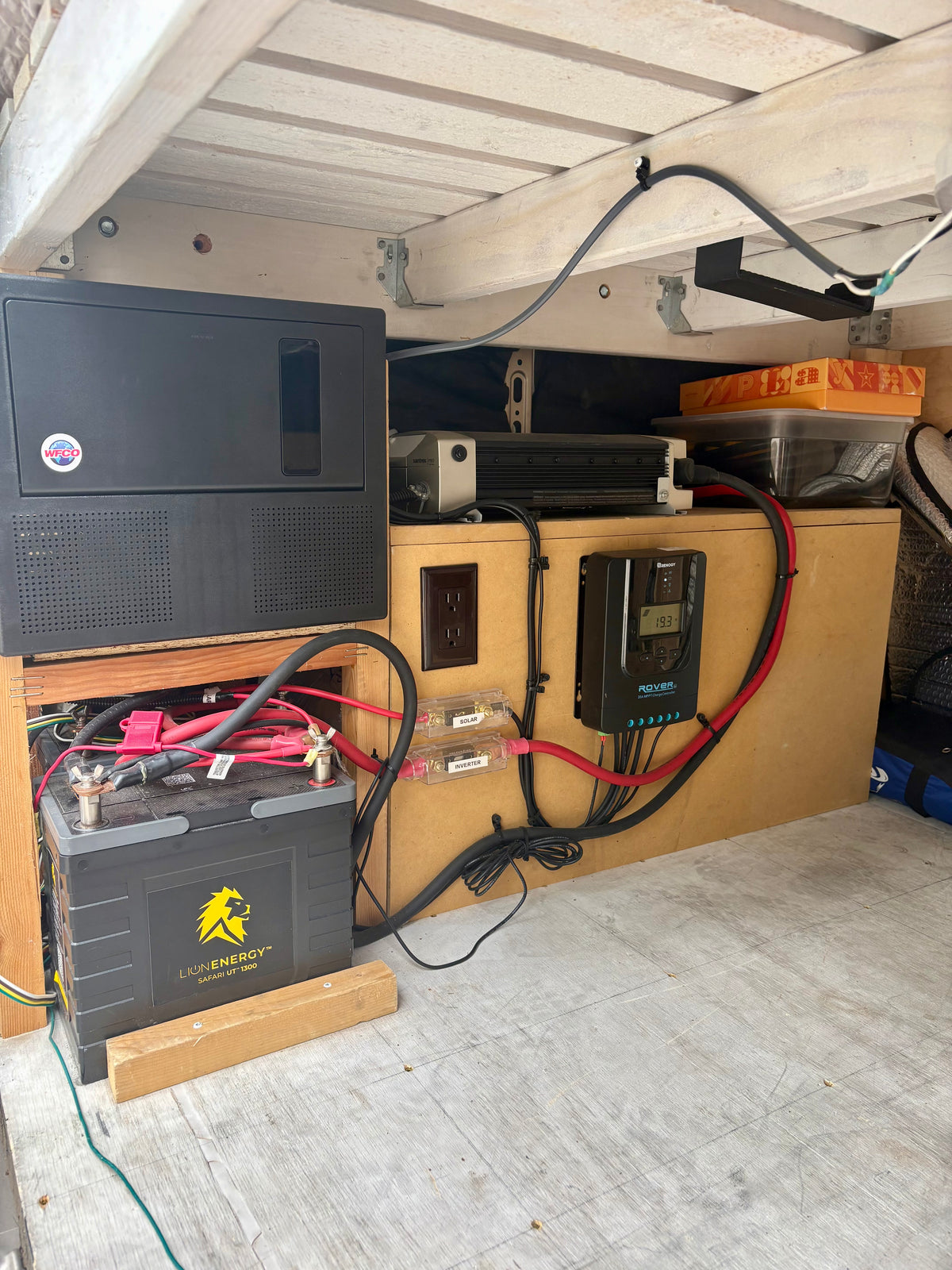 Electrical bay with lithium house battery, inverter and solar charge controller