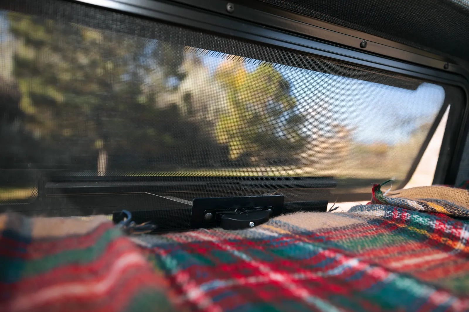 Four Seater 144 custom van conversion - image 15